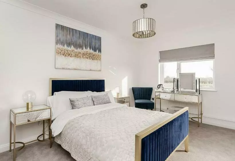 Pike And Eel Hotel And Marina