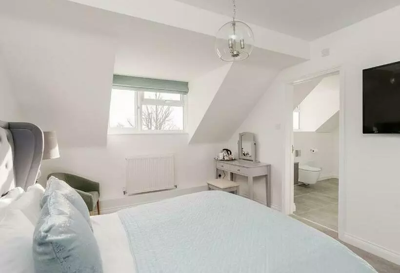 Pike And Eel Hotel And Marina