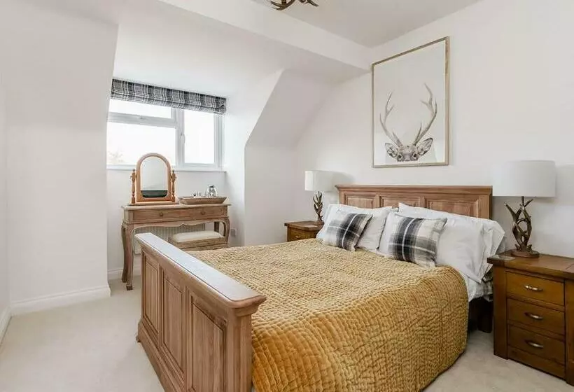 Pike And Eel Hotel And Marina