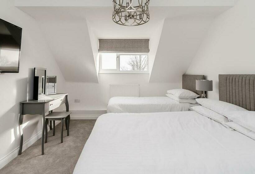 Pike And Eel Hotel And Marina