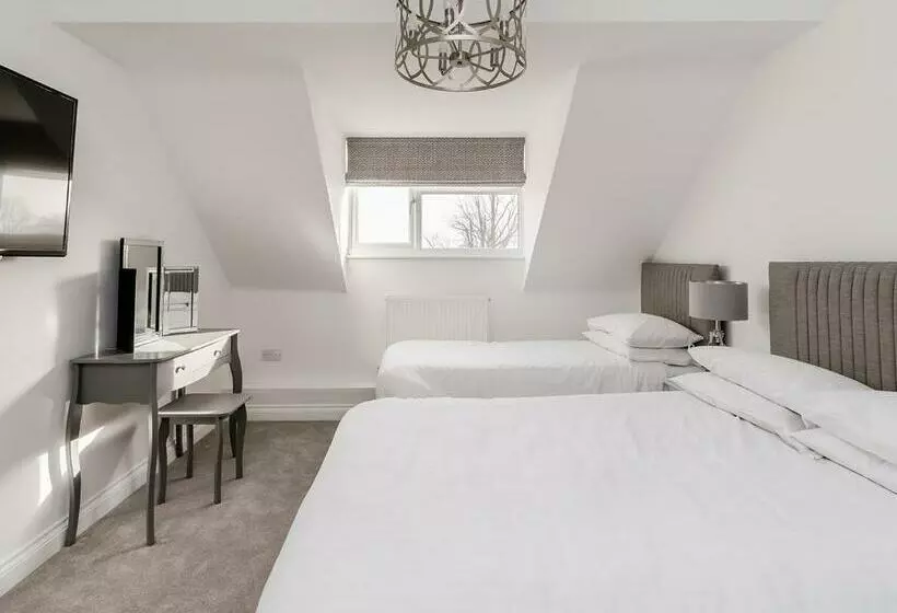 Pike And Eel Hotel And Marina