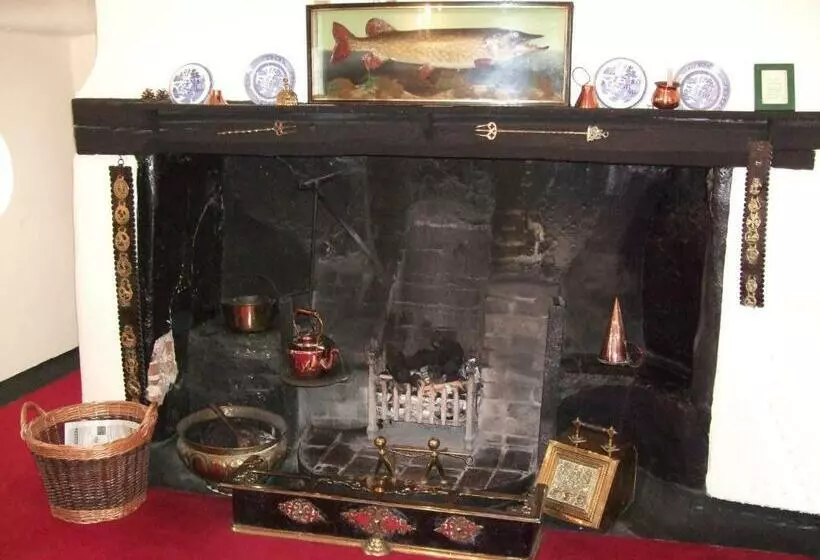 Pike And Eel Hotel And Marina