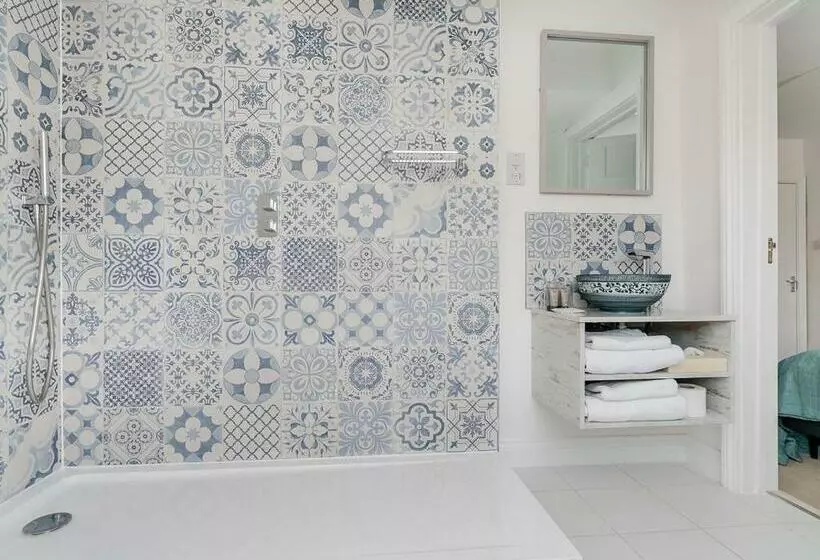 Pike And Eel Hotel And Marina