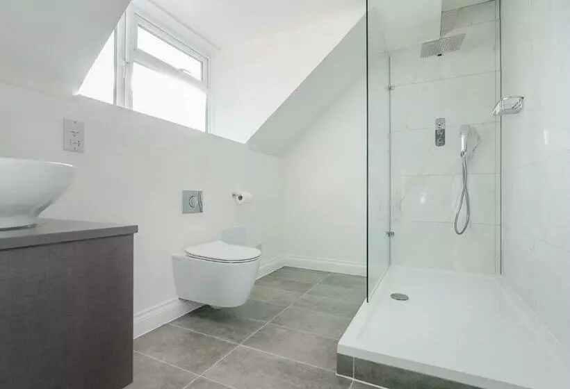 Pike And Eel Hotel And Marina