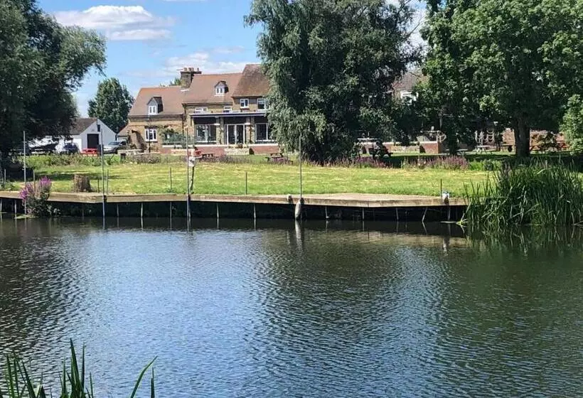 Pike And Eel Hotel And Marina