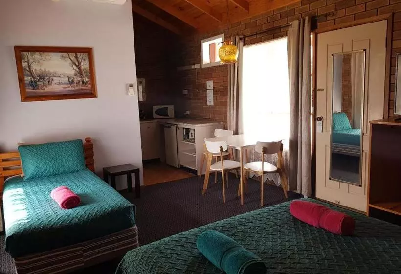 Walkabout Motel