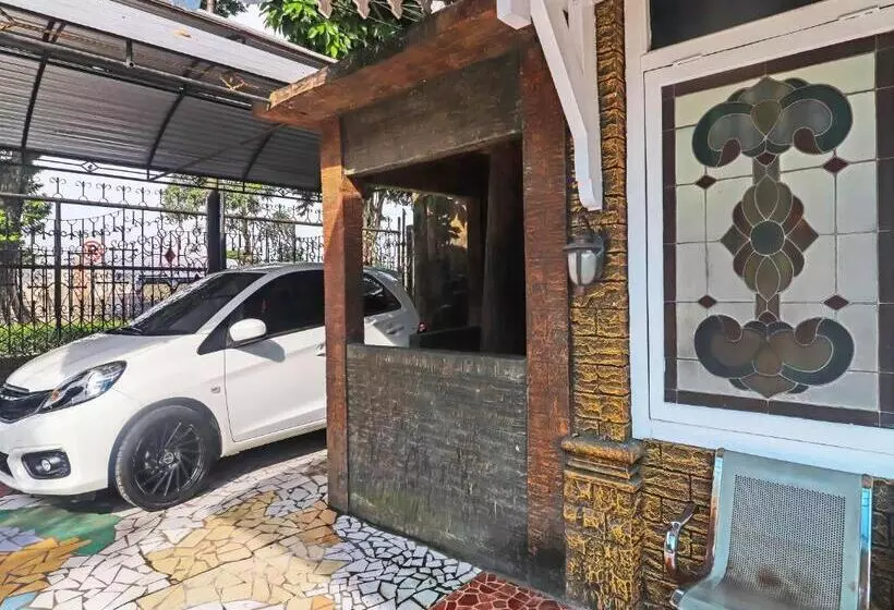 هتل Oyo Life 2899 Ardilia Kost