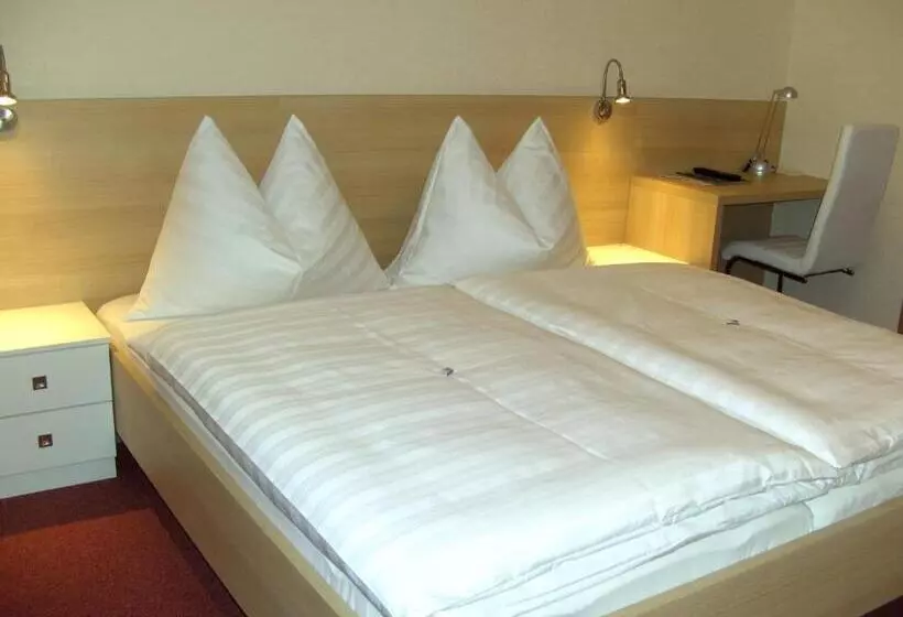 住宿加早餐  Frühstückspension Leopold Janu