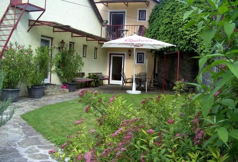 住宿加早餐  Frühstückspension Leopold Janu