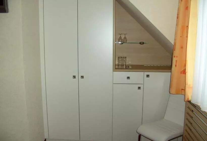 住宿加早餐  Frühstückspension Leopold Janu