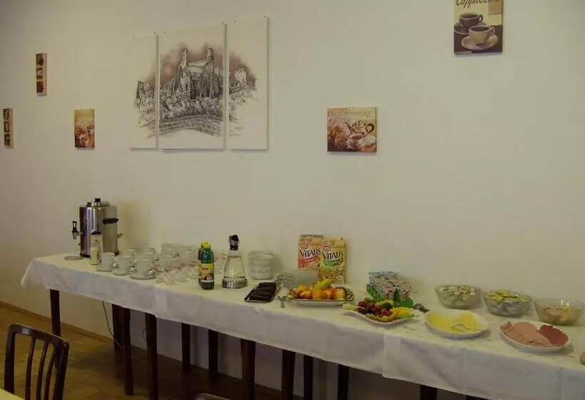 住宿加早餐  Frühstückspension Leopold Janu