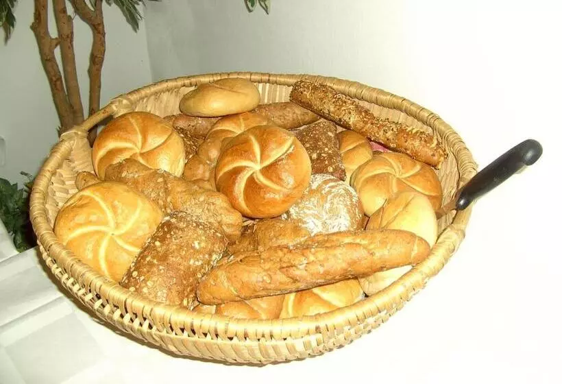 住宿加早餐  Frühstückspension Leopold Janu