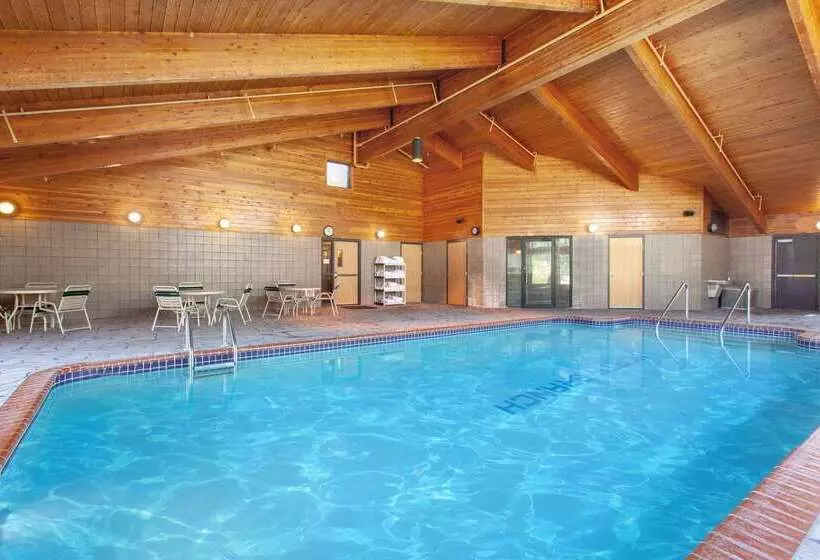 ホテル Americinn By Wyndham North Branch