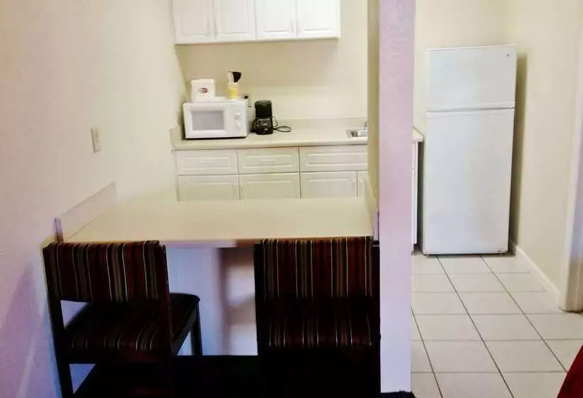 Отель Country Hearth Inn & Suites Augusta