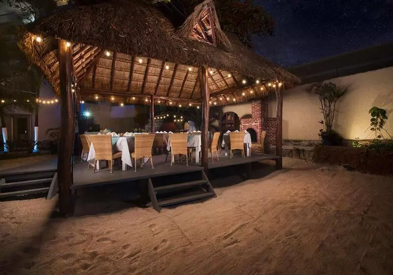 בית מלון כפרי El Cid La Ceiba Beach