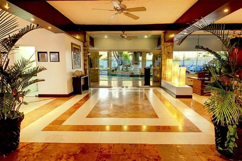 בית מלון כפרי El Cid La Ceiba Beach