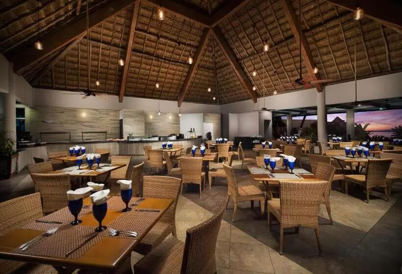 בית מלון כפרי El Cid La Ceiba Beach