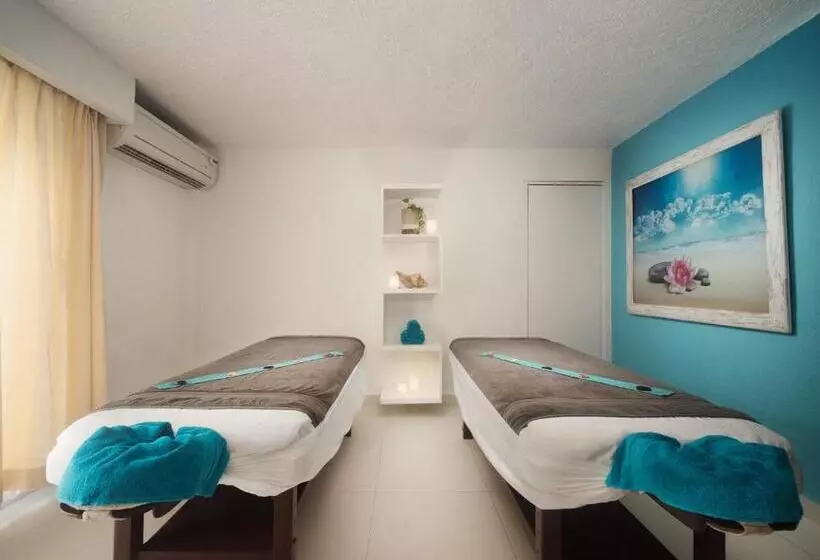 בית מלון כפרי El Cid La Ceiba Beach