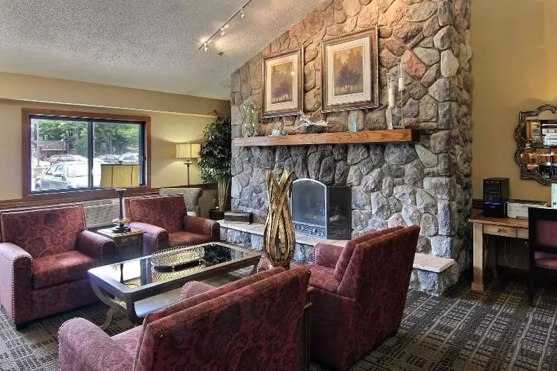 Blossom Hotel & Suites Traverse City