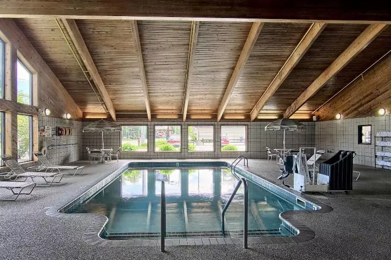 Blossom Hotel & Suites Traverse City