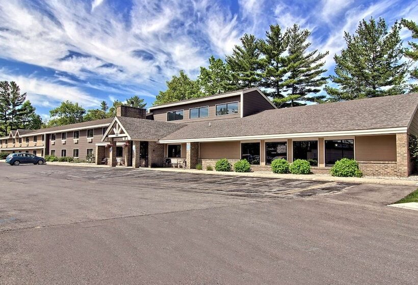 Blossom Hotel & Suites Traverse City
