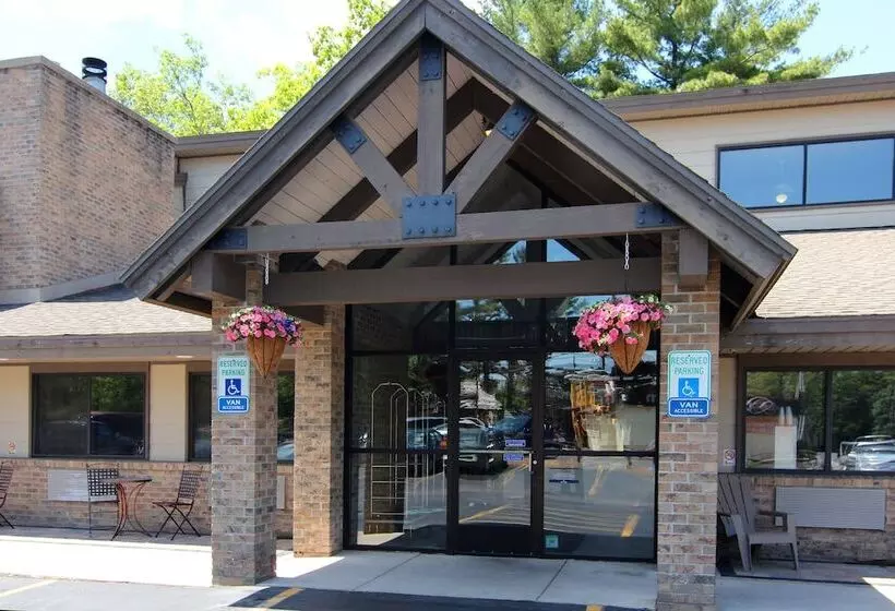 Blossom Hotel & Suites Traverse City