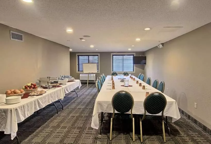 Blossom Hotel & Suites Traverse City