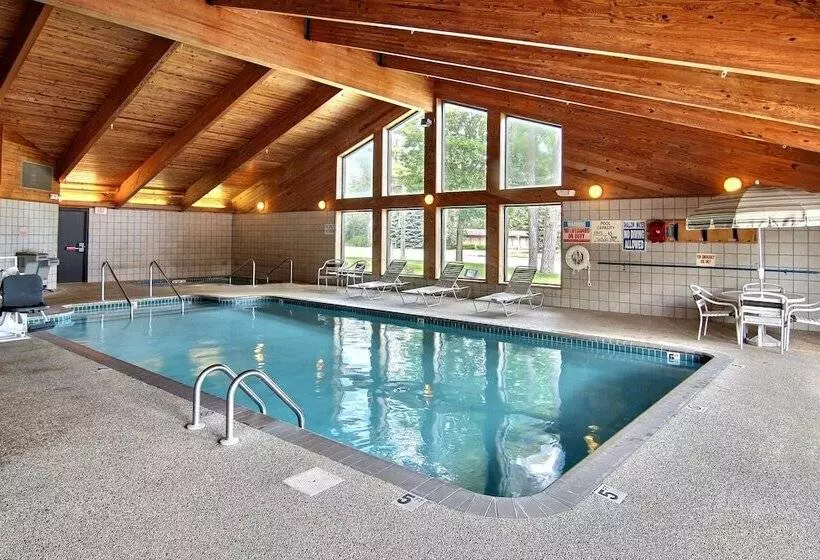 Blossom Hotel & Suites Traverse City