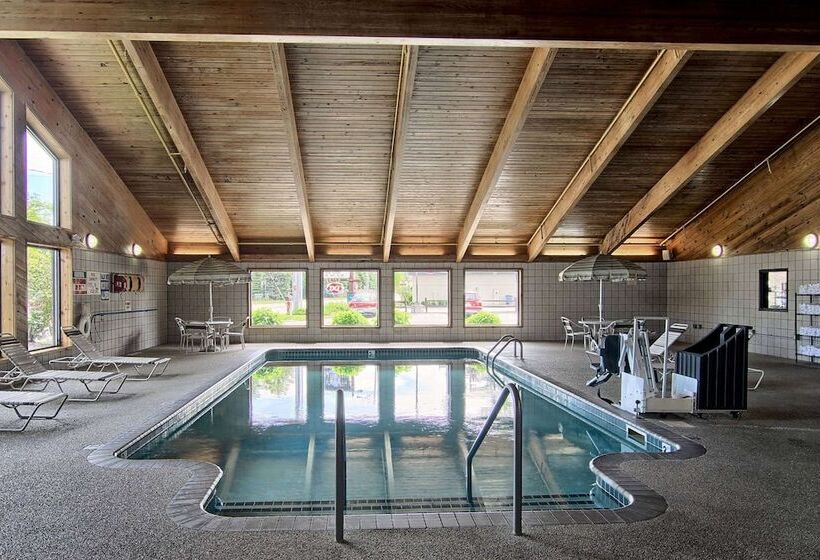 Blossom Hotel & Suites Traverse City