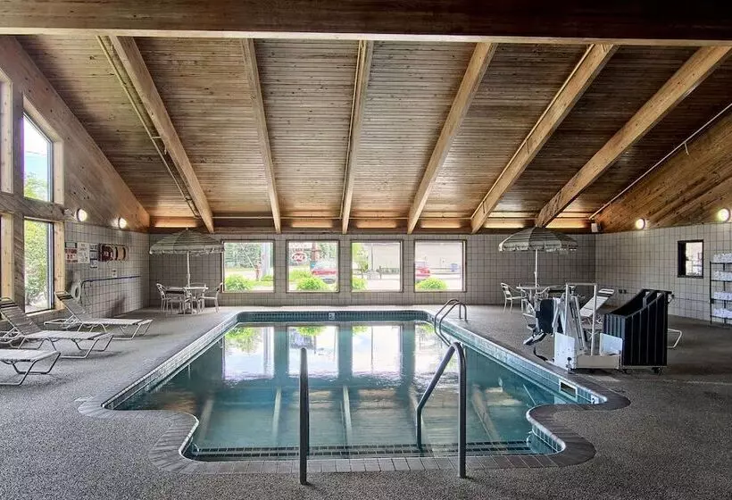 Blossom Hotel & Suites Traverse City