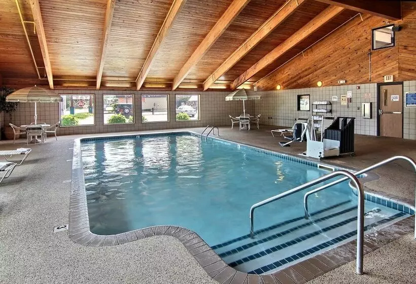 Blossom Hotel & Suites Traverse City