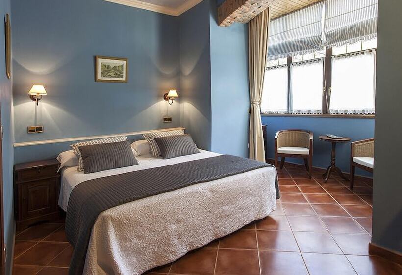 فندق Villa De Luarca