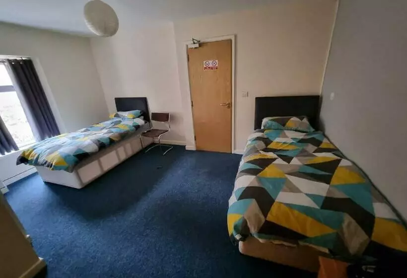 ユースホステル Kings Arms Guest House Ebbw Vale