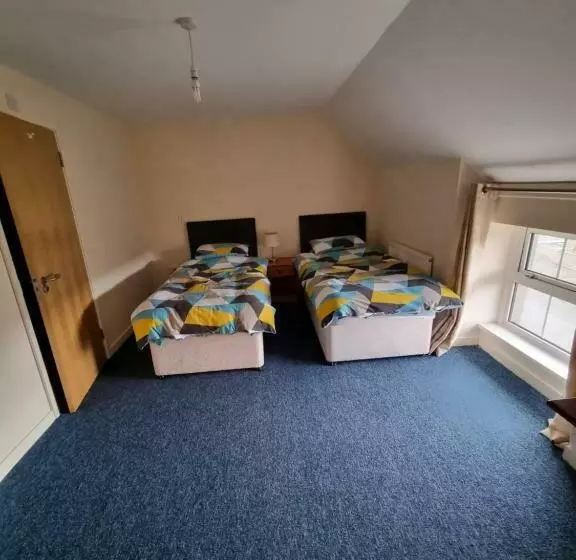 ユースホステル Kings Arms Guest House Ebbw Vale