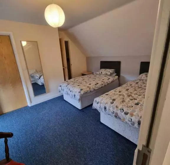 ユースホステル Kings Arms Guest House Ebbw Vale