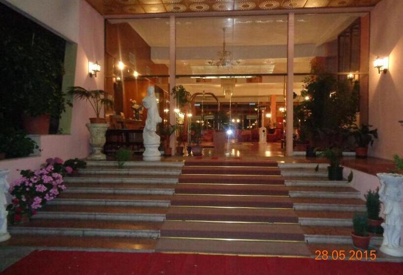 בית מלון כפרי Continental