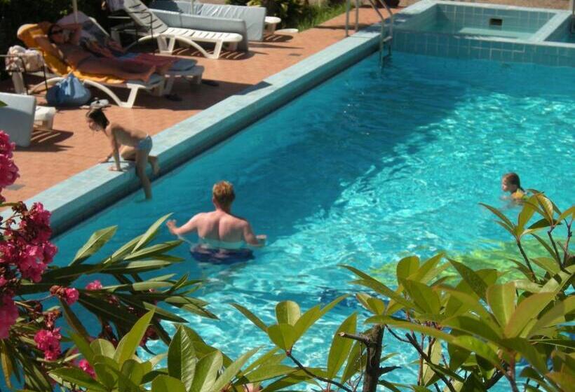 בית מלון כפרי Continental