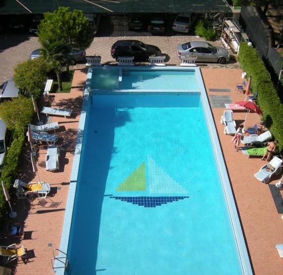 בית מלון כפרי Continental