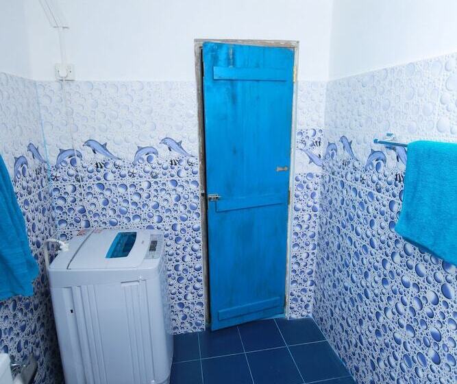 Hotell Bluefin Adventure   Hostel