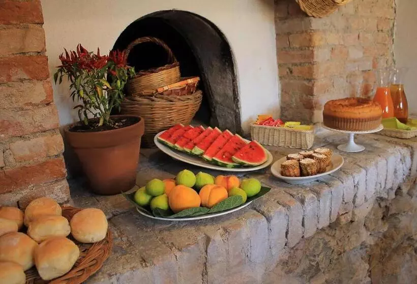 Hotelli La Peschiera B&b