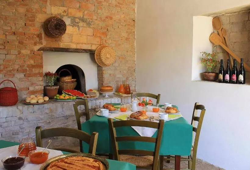 Hotelli La Peschiera B&b