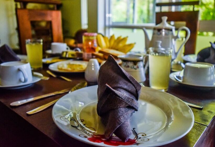 Отель Mf Estate Holiday Bungalow