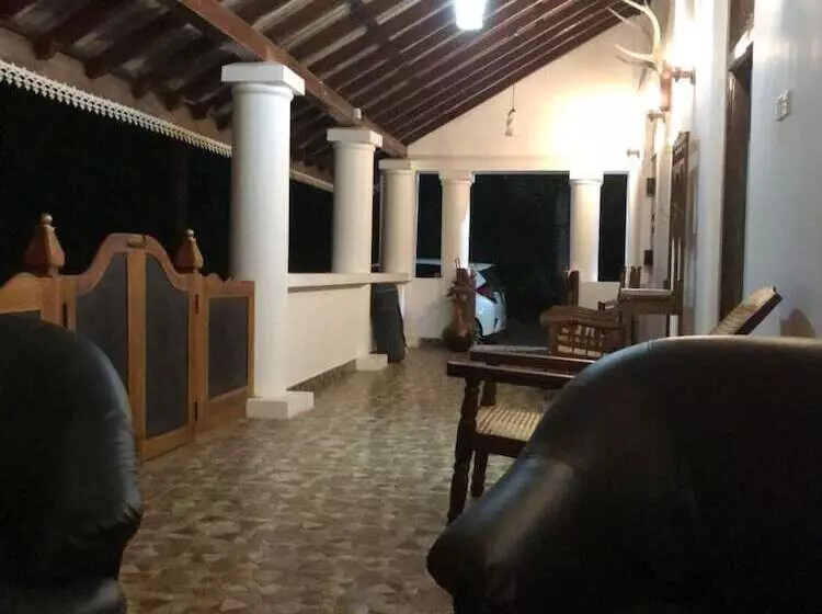 ホテル Walawwa Guest House