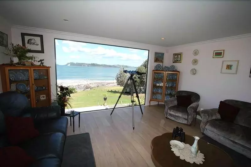 Hotelli On The Beach Bed & Breakfast