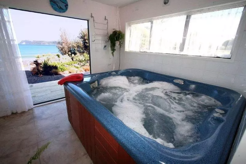 Hotelli On The Beach Bed & Breakfast