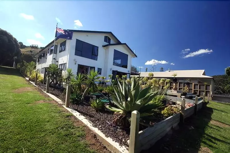 Hotelli On The Beach Bed & Breakfast