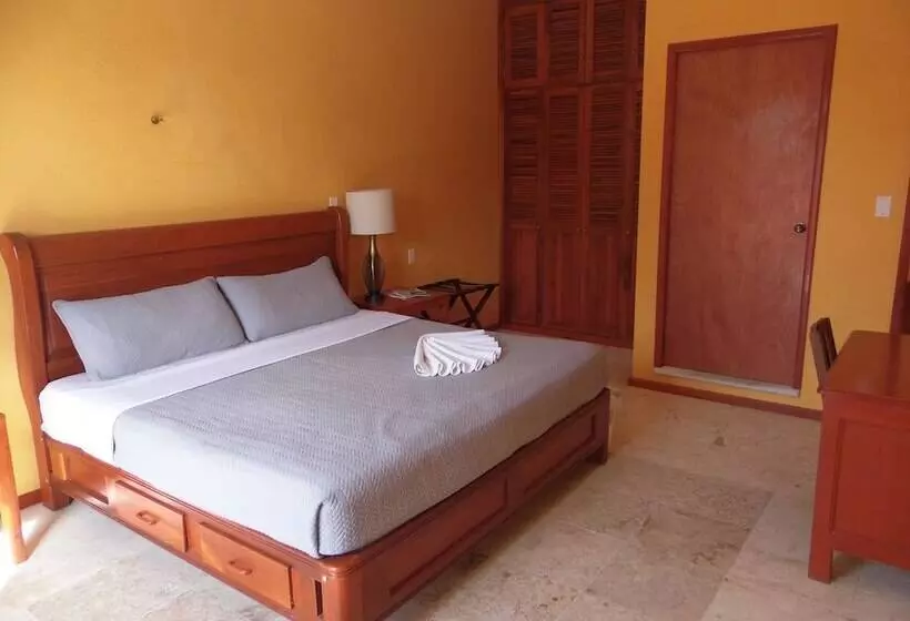 Hotelli Perla Del Mar