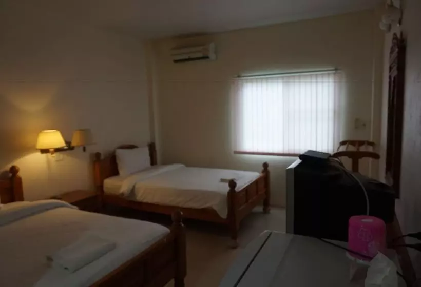 ホテル Pornnarumirt