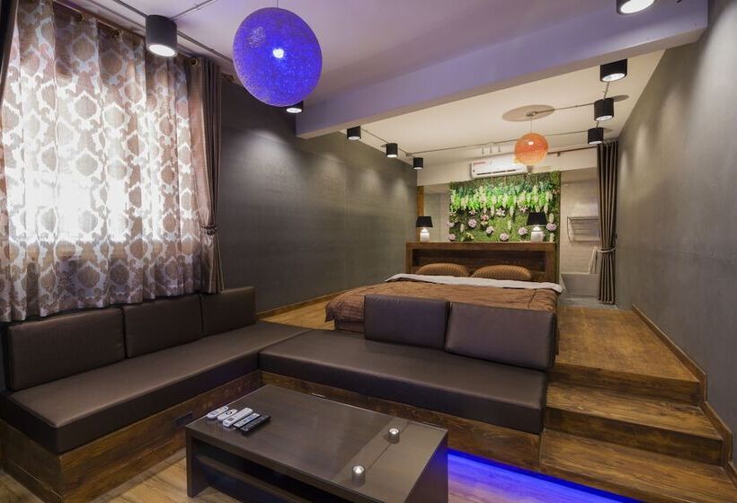 Maximum Luxury Apartment