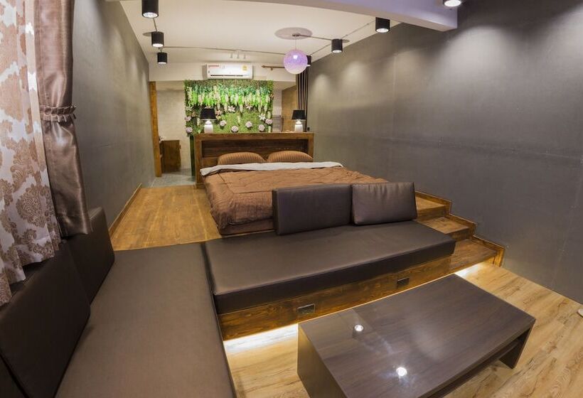 Maximum Luxury Apartment